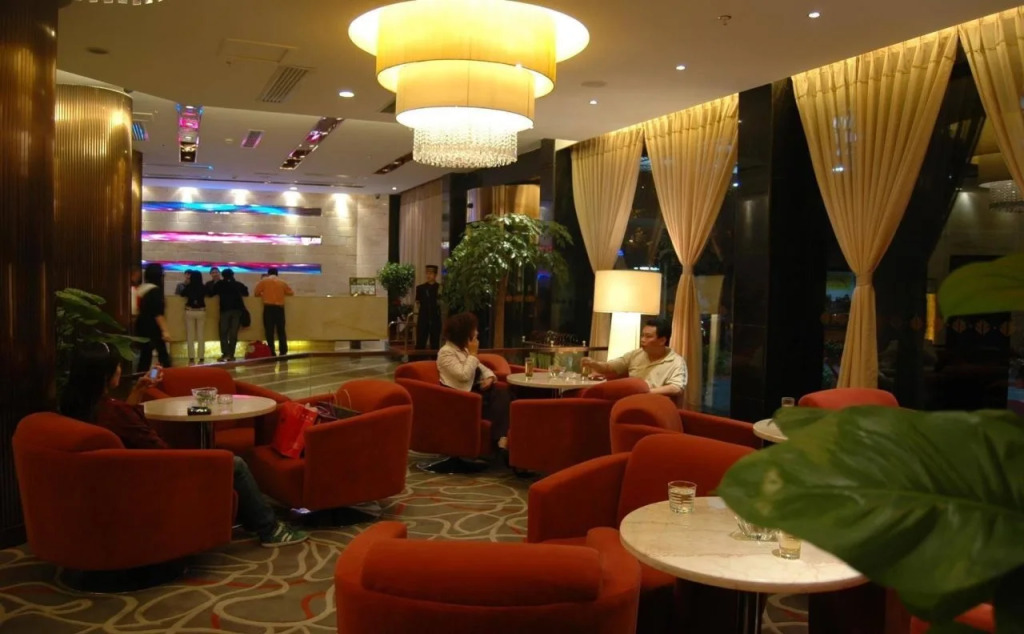 Ejon Kins Hotel