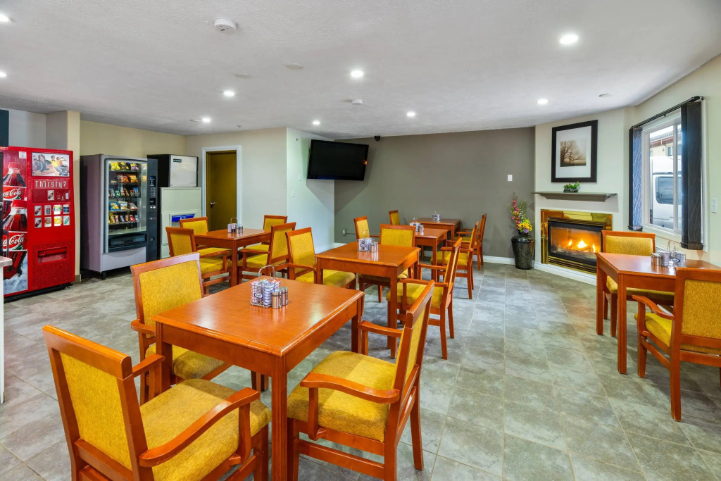 Econo Lodge Inn & Suites High Level