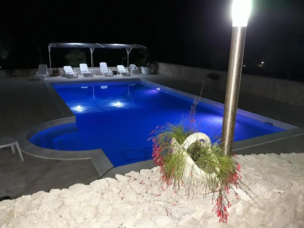 VILLA DEL SOLE con piscina