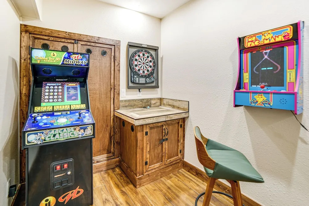 Waterfront Clear Lake Home w/ Game Room & Deck!