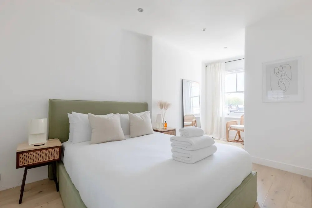 Sleek Scandi-inspired 2BD Flat, Fulham
