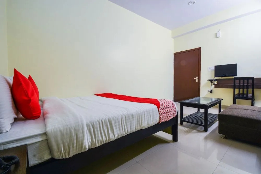 OYO 16940 Hotel Royal Murli