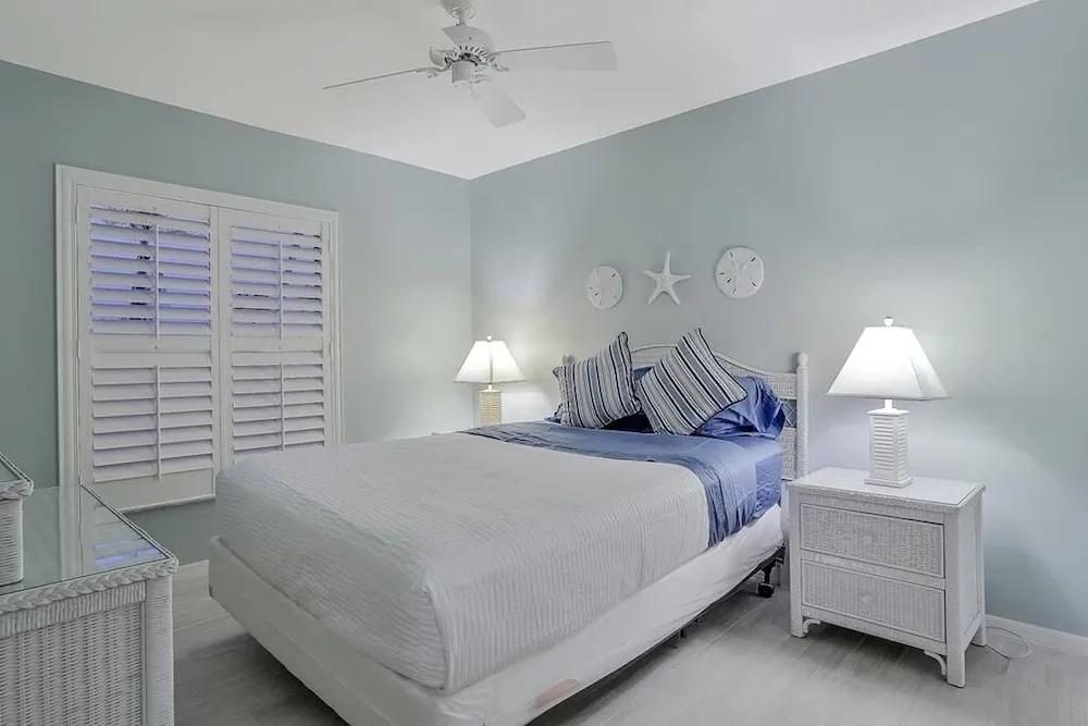 Elm Ct. 830 Marco Island Vacation Rental 4 Bedrooms 2.5 Bathrooms Home