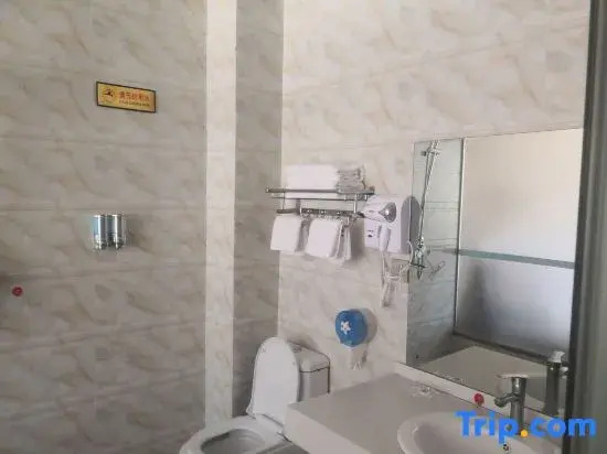 Yulong Changzheng Business Hotel