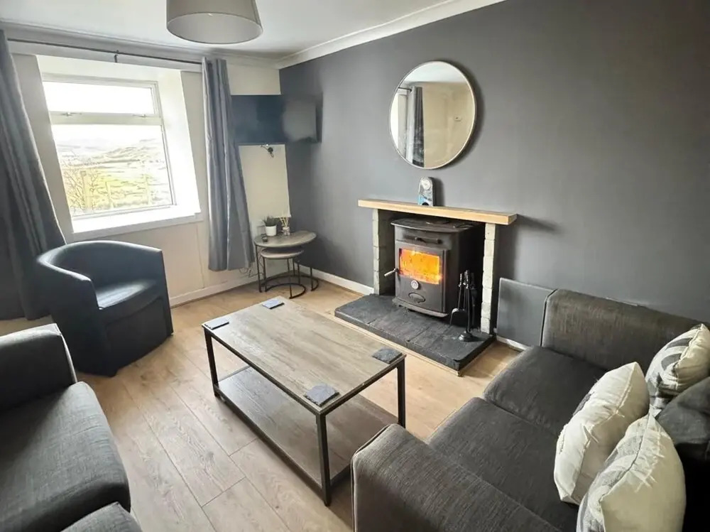 Croft House - Sleeps 4 & Beautiful Mountain View