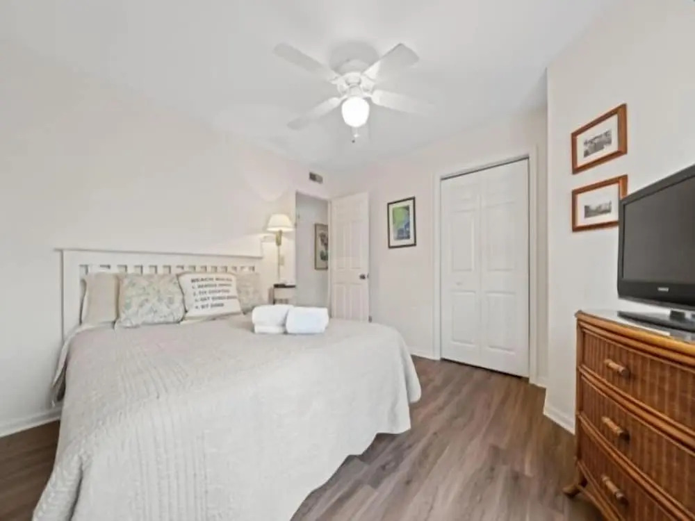 Island North 14c - 2nd Row Stunner! Relax In Comfort After Your Days In The Sun 2 Bedroom Condo by RedAwning