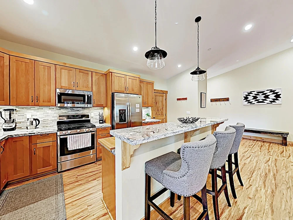 New Listing! Stylish All-season Oasis, Near Slopes 3 Bedroom Home