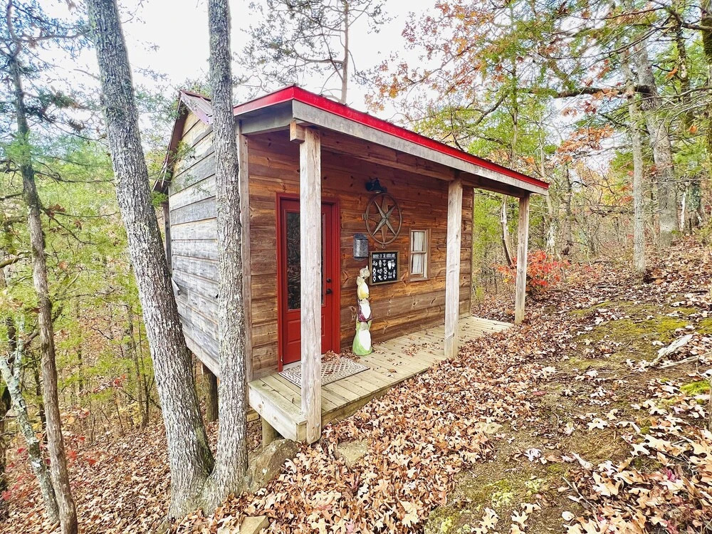 Rustic Hideaway 4 Bedroom Cabin by RedAwning