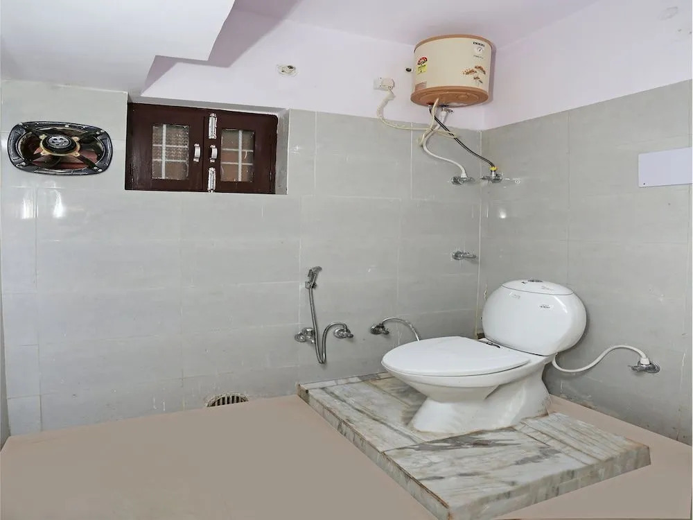 OYO 10994 Hotel Luxury INN