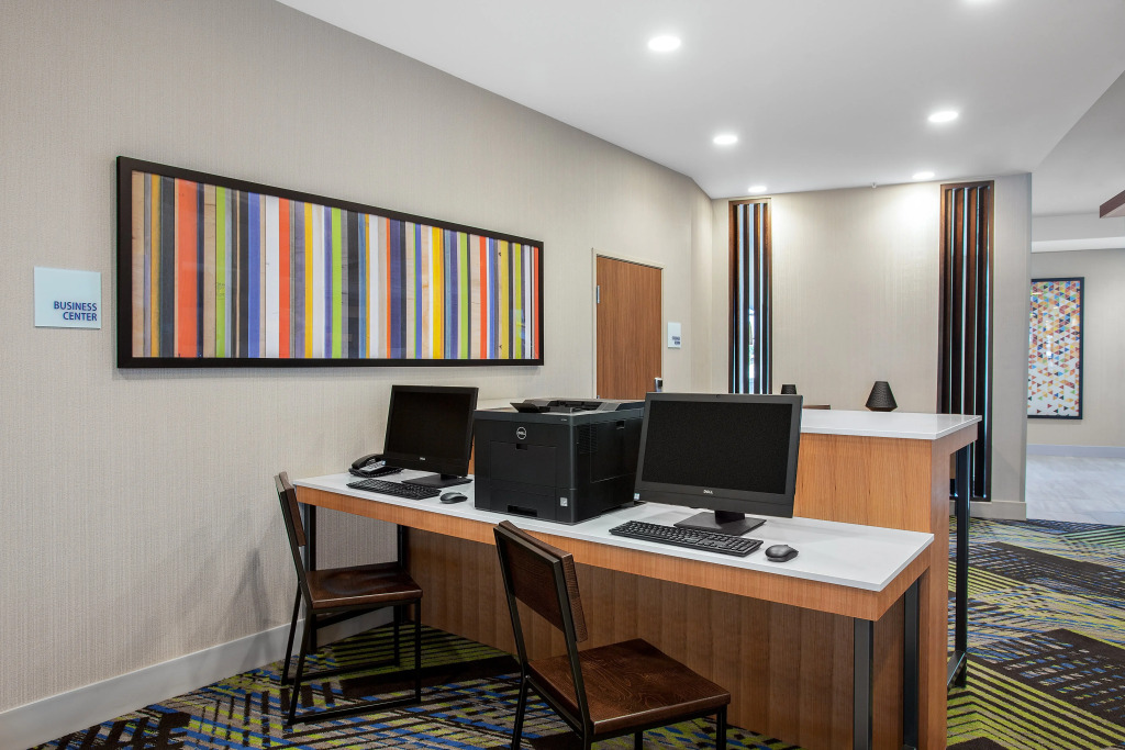 Holiday Inn Express & Suites Lubbock Central - Univ Area by IHG