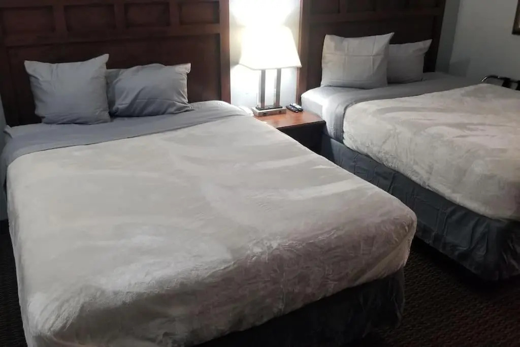 OSU 2 Queen WiFI Hotel 220 Booking
