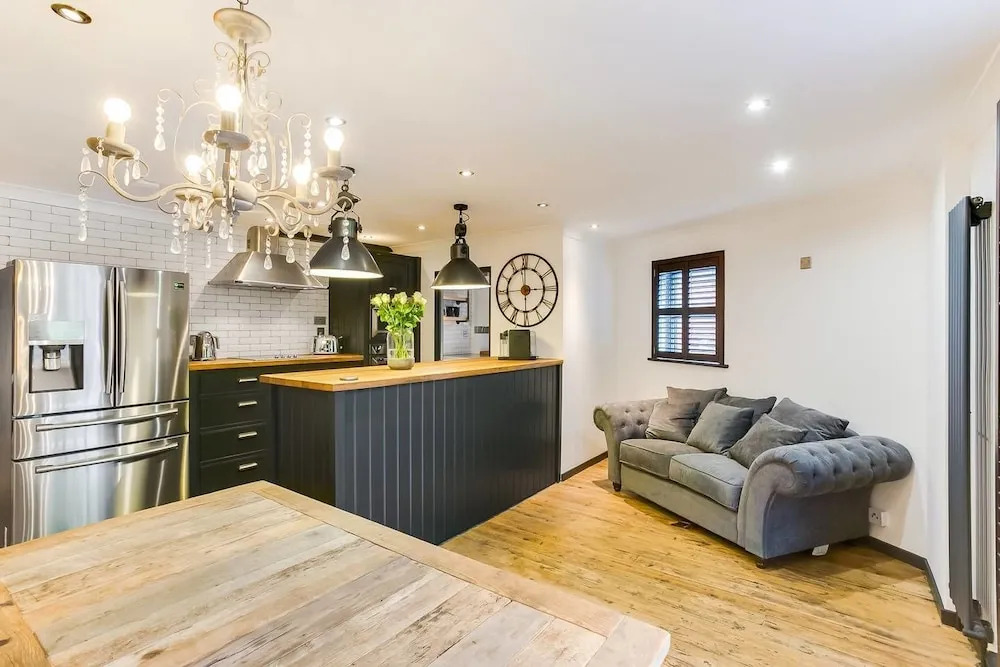 New Designer 2BR Home W/large Terrace - 4 Guests