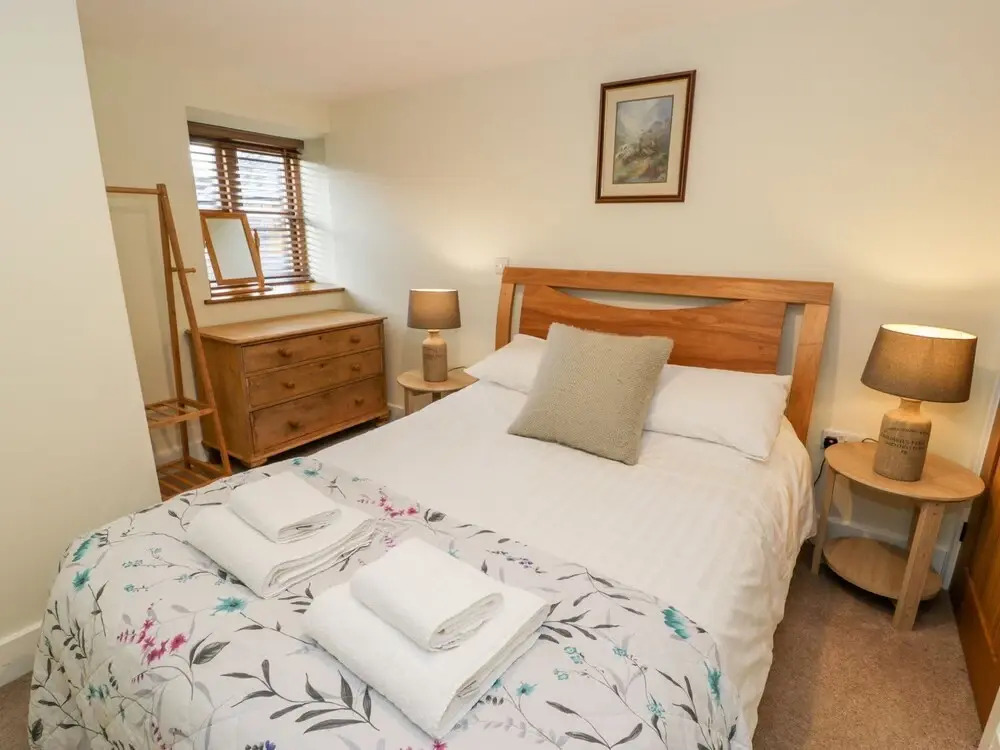 The Granary, Dee Valley Escape With hot tub