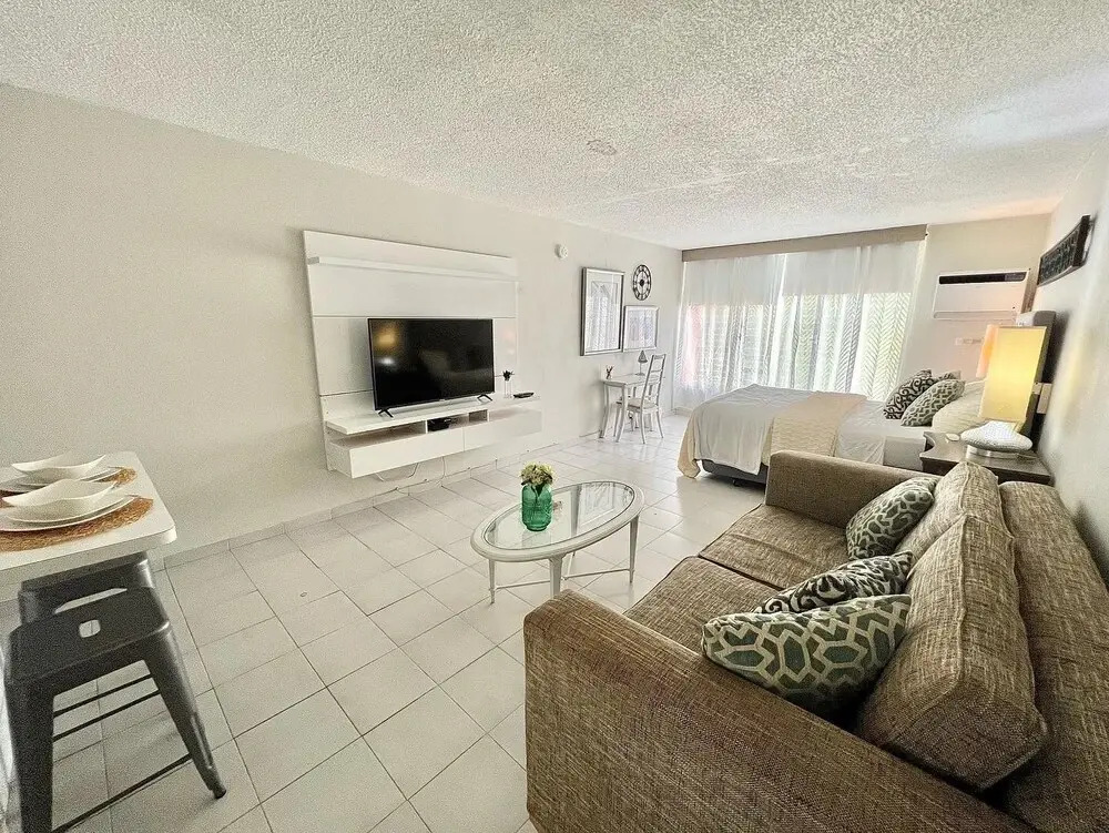 Clean Studio Condo With Free Parking Near T-mobile