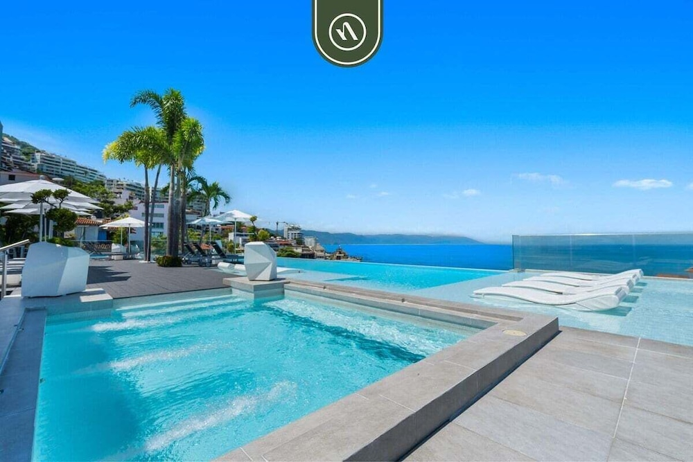 Amazing 1 BR Condo in Romantic Zone - Pool - Gym