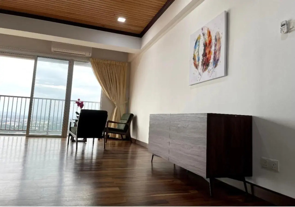 The Venus - Spacious Wooden TOP Floor Apartment