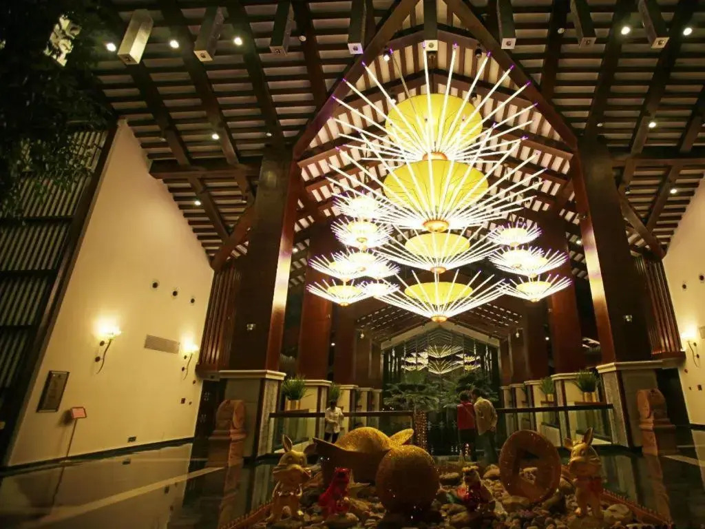 Lotus Hill Yuehai Hotel