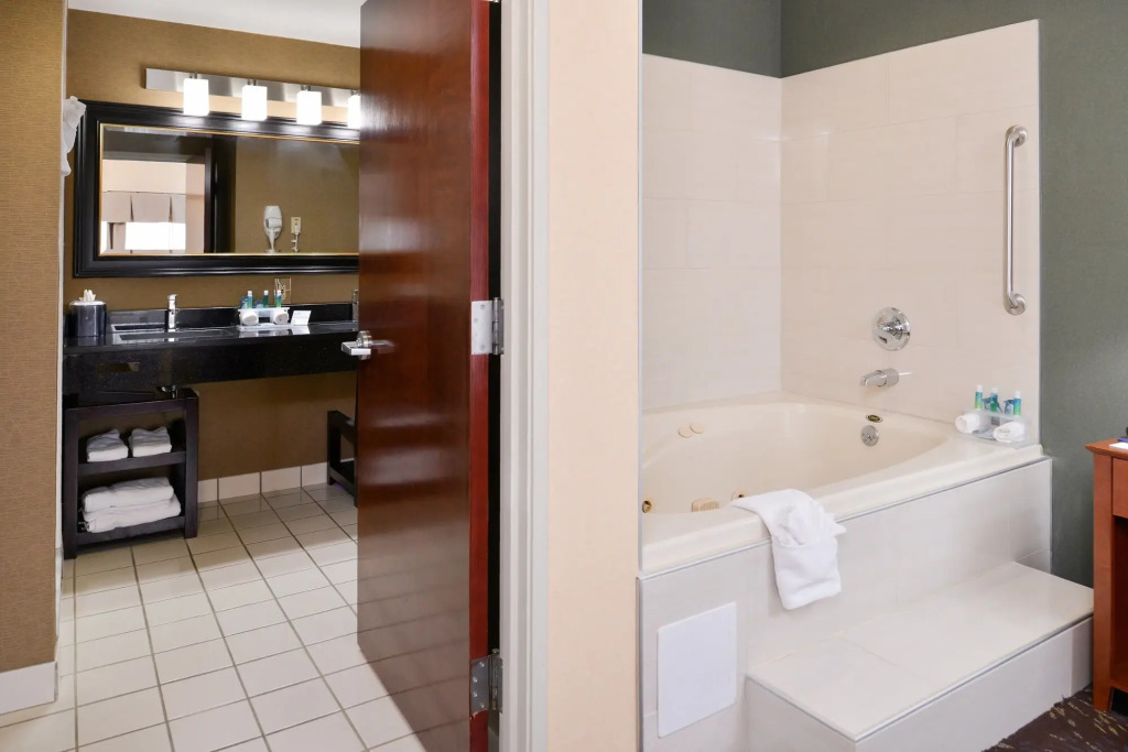 Holiday Inn Express Hotel & Suites West Chester by IHG