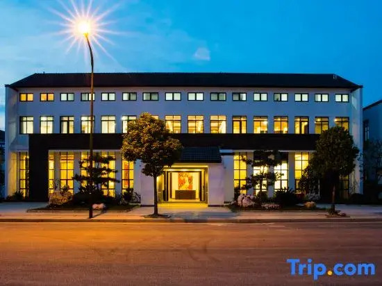 Yiyezhou • Riverside Art Boutique Hotel