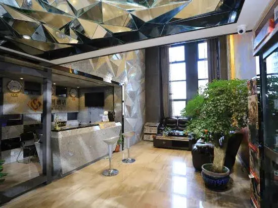 Qianhui Hotel (Chongqing Daping Longhu Times Tianjie Store)