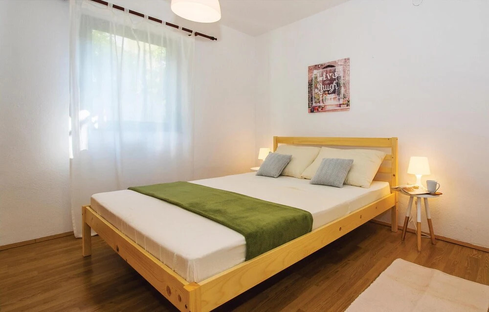 Amazing Apartment in Splitska With 3 Bedrooms and Wifi