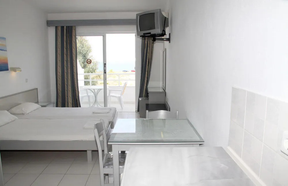Lagonas Beach Hotel
