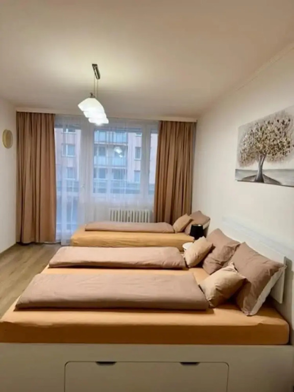 Charming Apart Near Center