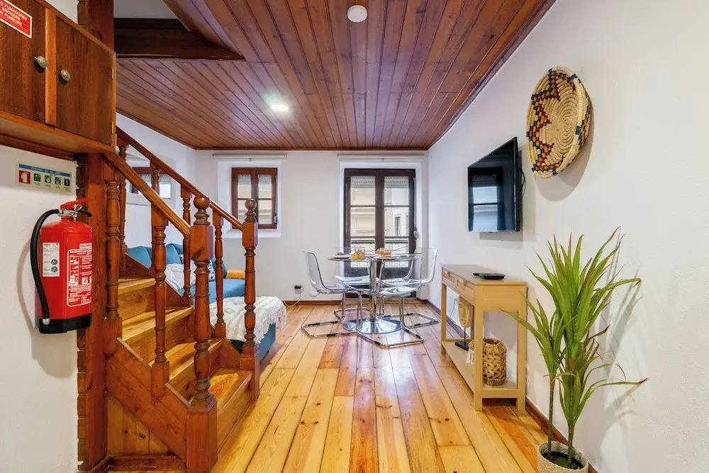 Beco Patacas Perfect Location To Explore Lisbon