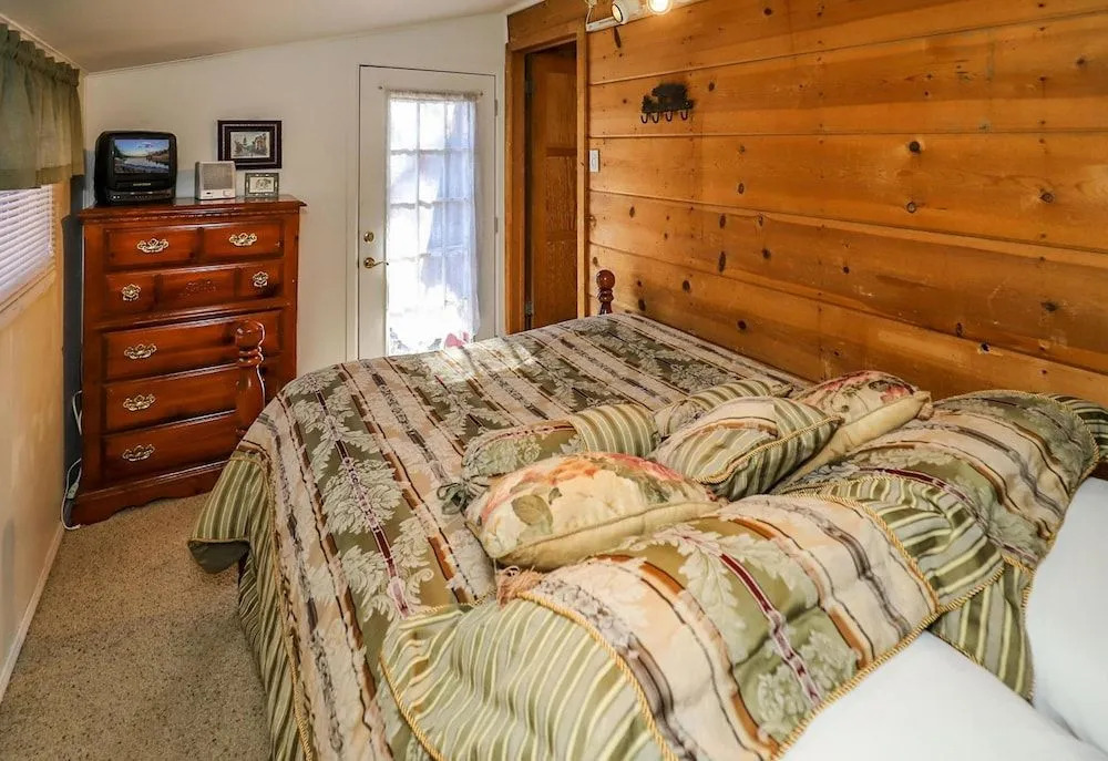 Cozy Vintage Cabin