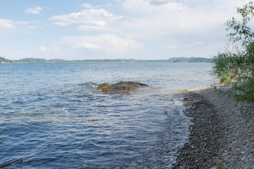 Stresa Apartment With Private Access to Beach