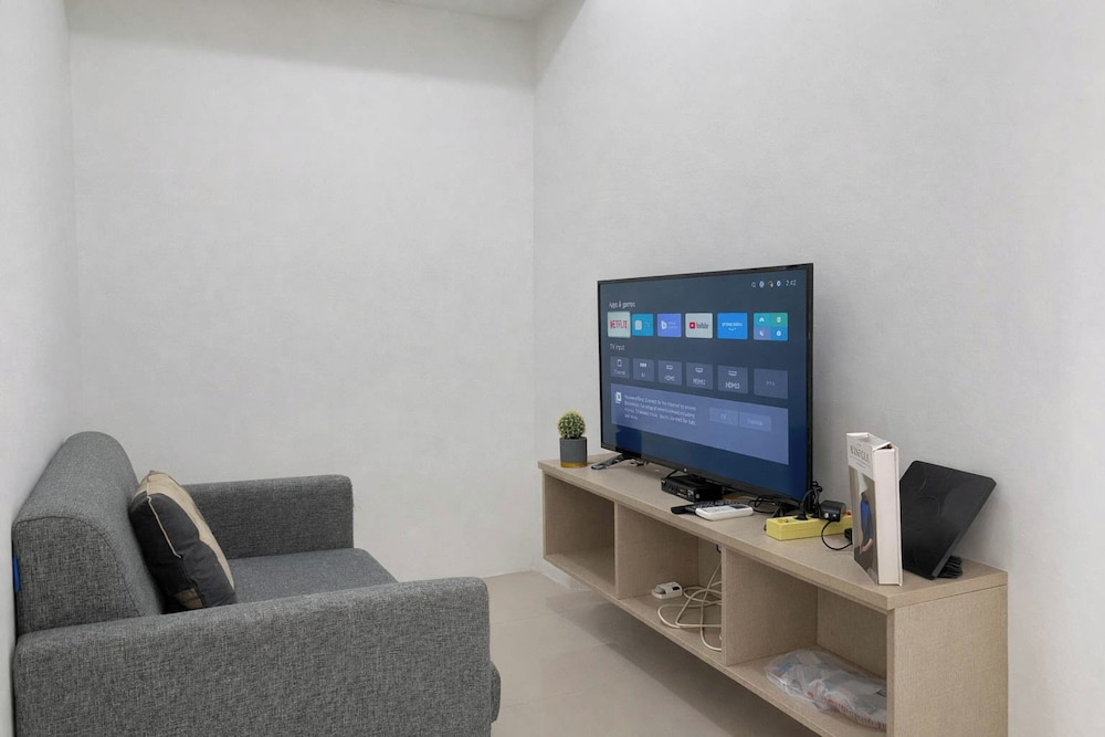 Simple Look 1Br Apartment At Vittoria Residence