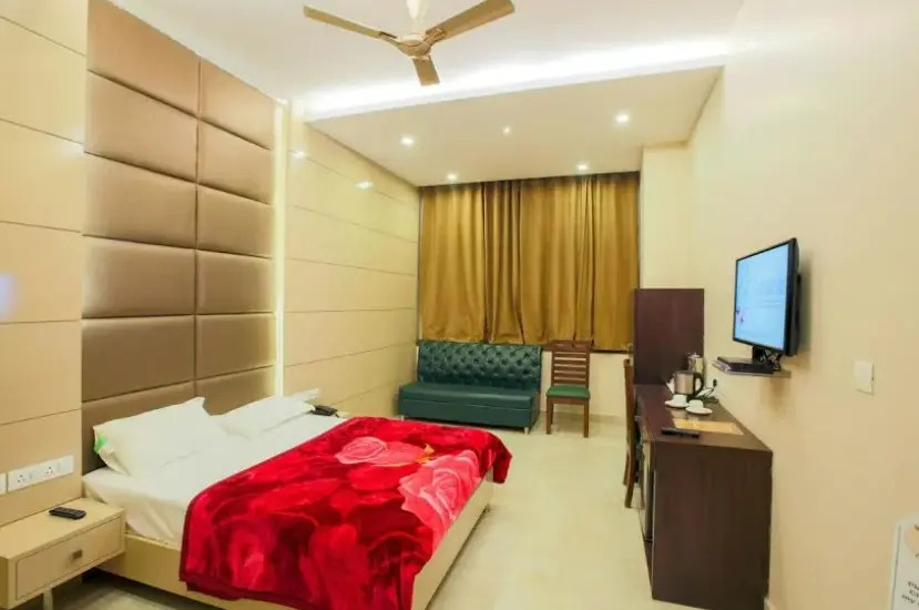 OYO 5614 Hotel Rolex Inn