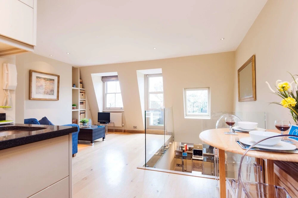 The Kempsford Gardens Nest - AG01