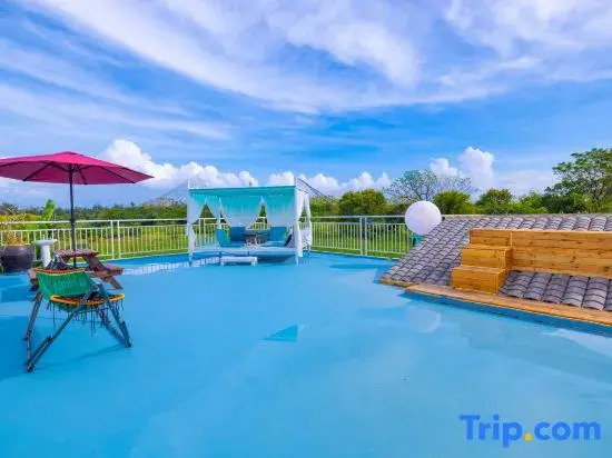 The Secret Garden of Weizhou Island Rabbit B&B (Shell Beach Colorful Beach Branch)