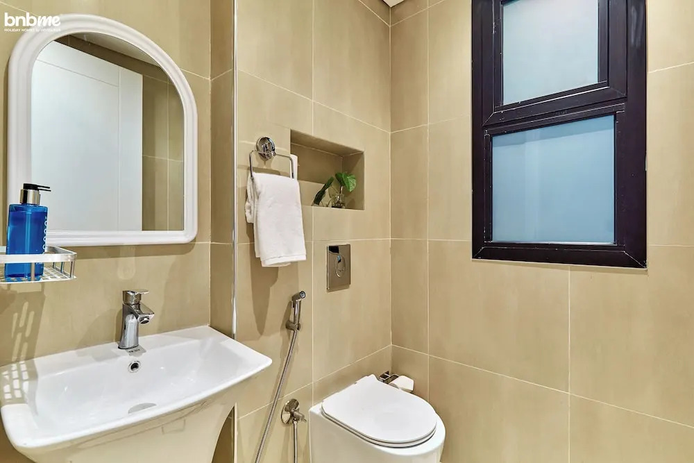 bnbmehomes-3BR Apt with Pvt Balcony-B1