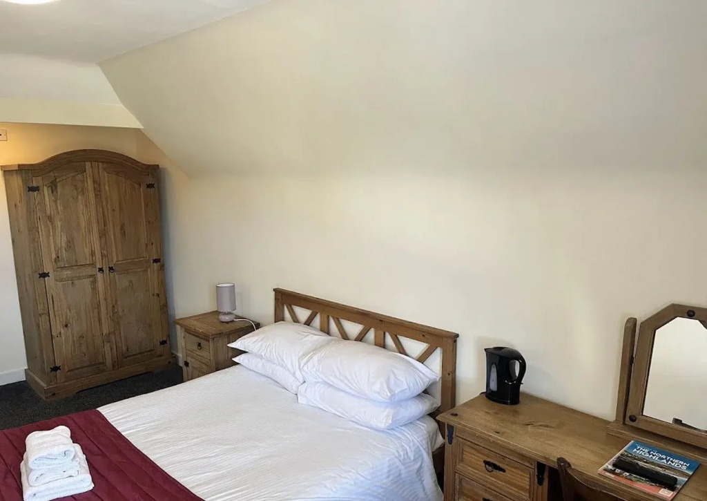 Novar Arms Hotel