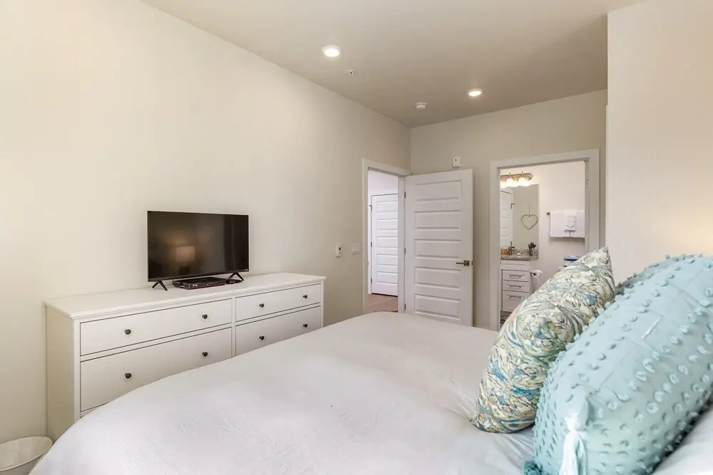 306 Clearwater Lofts 2 Bedroom Condo by Redawning