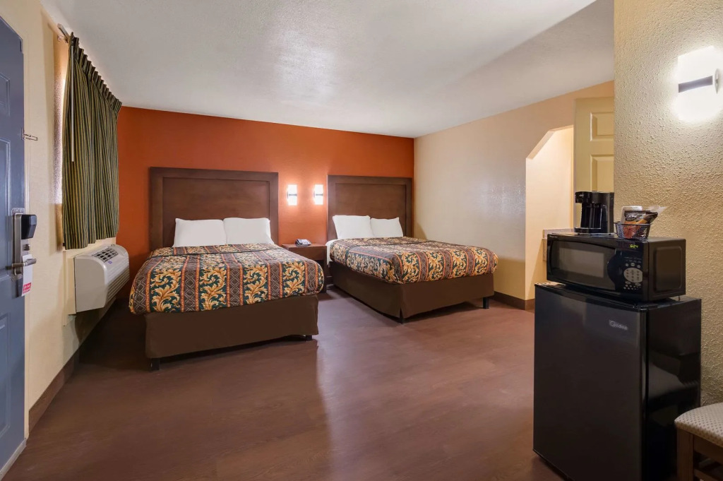 Relax Inn & Suites