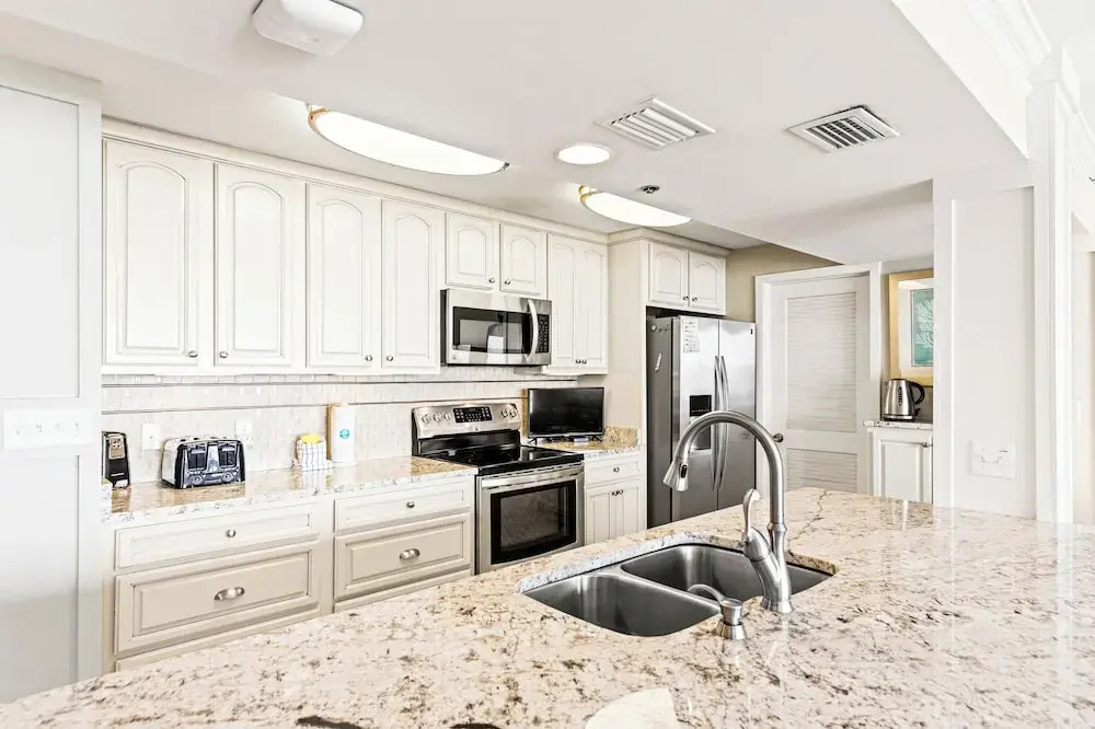 Sunset Hideaway! 3BR 3BA Sleeps 10! Beachfront! Seasonal Beach Chairs!