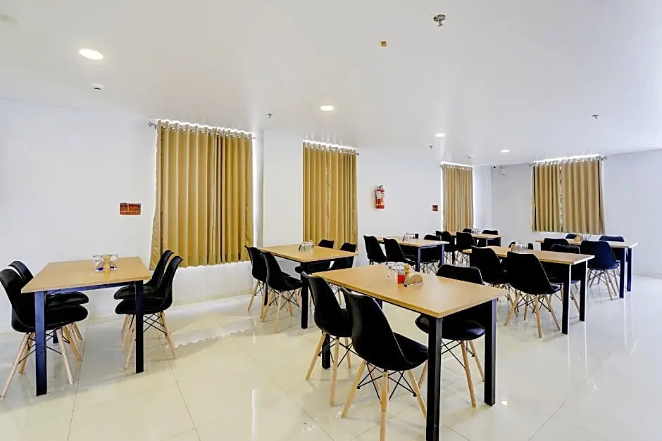 OYO SilverKey 80945 Ace Hotel