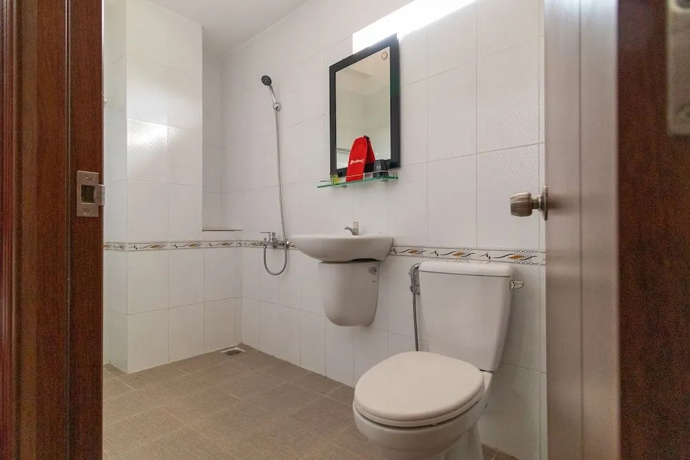 RedDoorz Plus near Vincom Go Vap 3