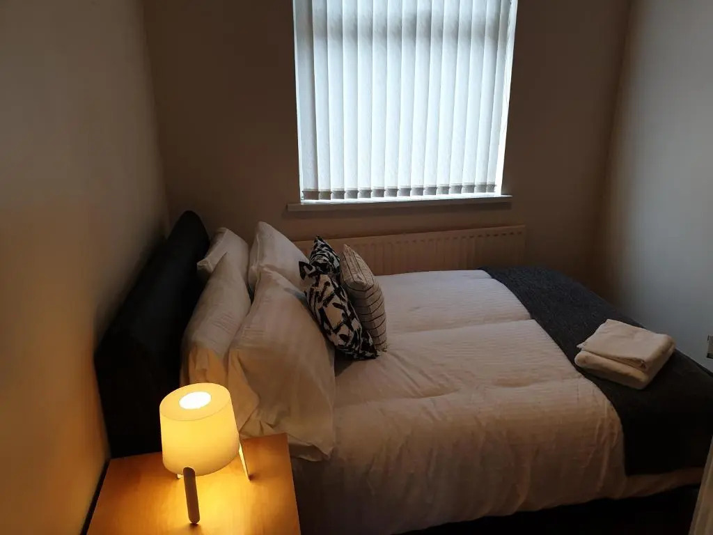 South Shield's Hidden Gem Emerald Apartment sleeps 6 Guests