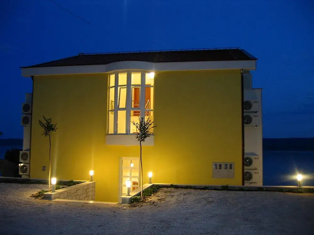 Luxury Apartments Villa Ruzmarina with New heated Infinity Pool and Lounge Area