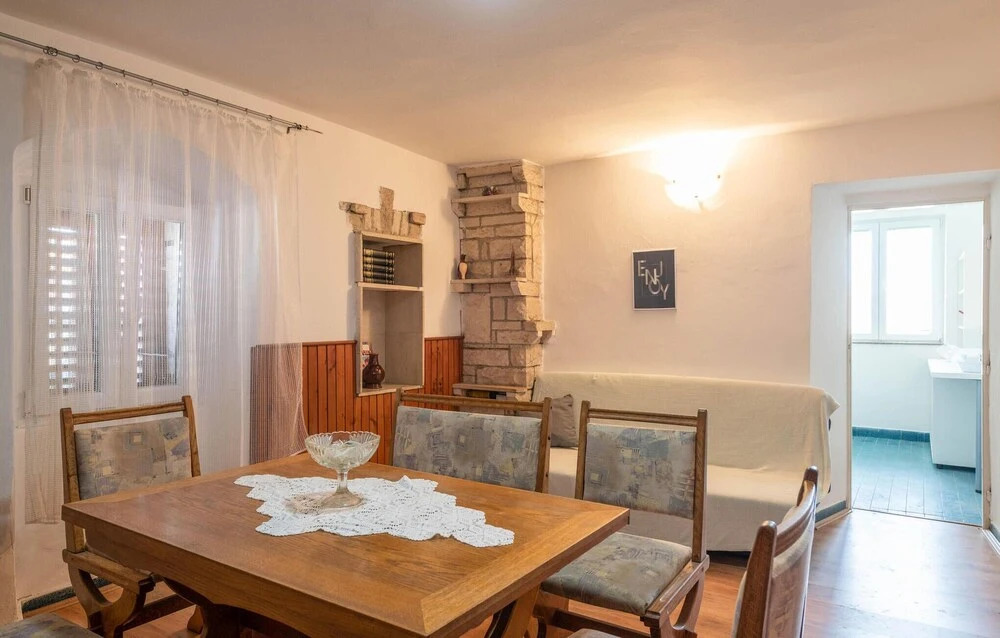 3 Bedroom Lovely Home In Peruski