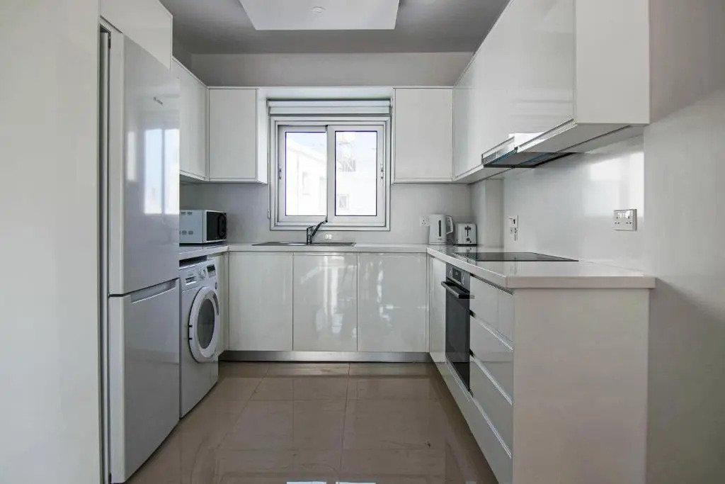 Phaedrus Living: Seaside Luxury Flat Lighthouse 65