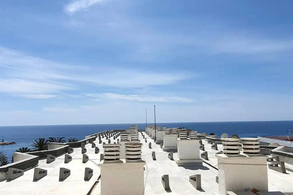 SKOL 645. Exclusive Three Bedrooms Apartment with Sea Views