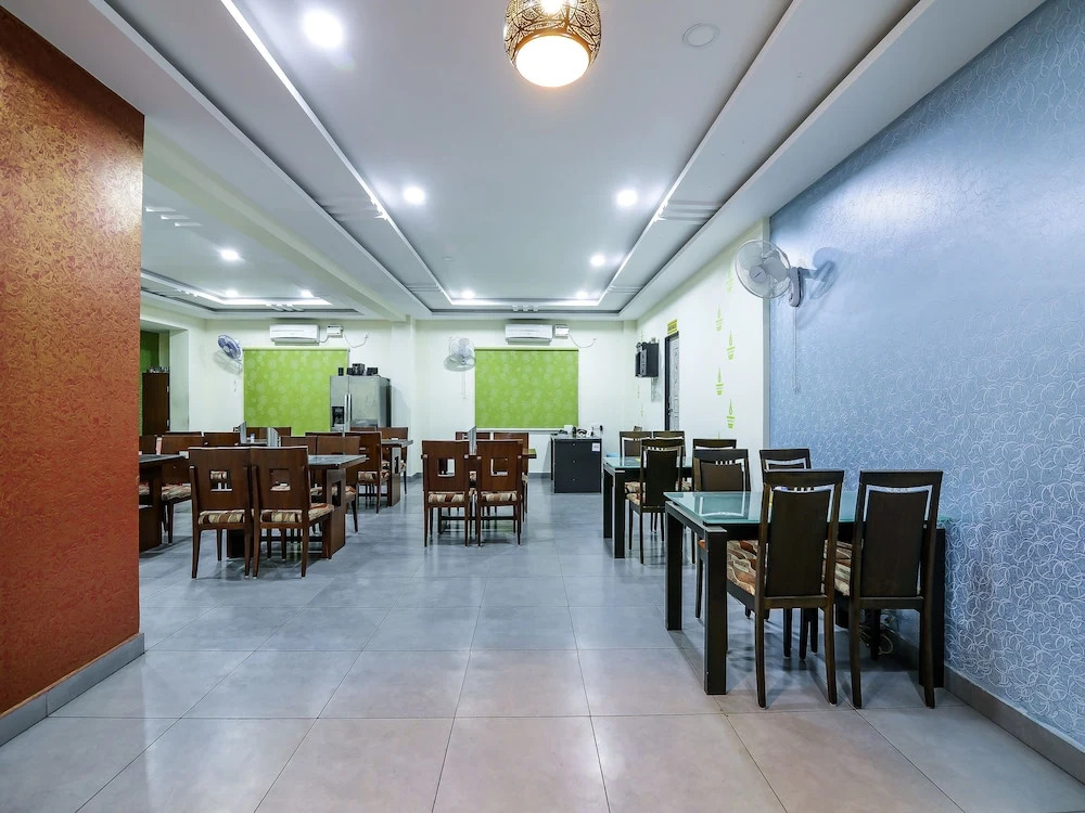 OYO 15928 Hotel Midtown