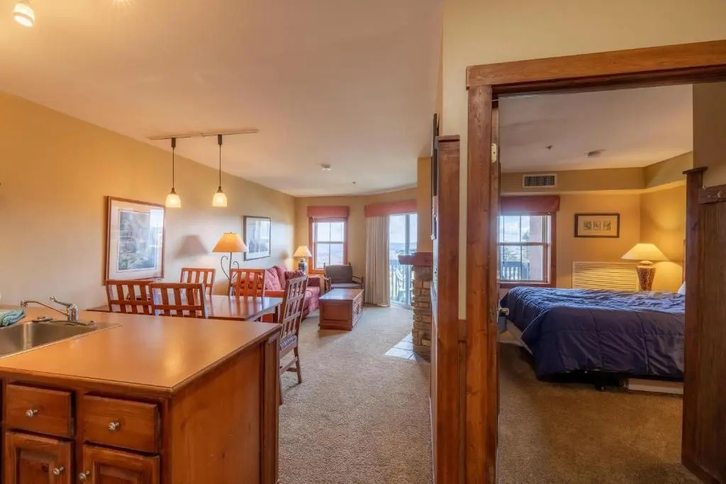 HH 207 Ski-InOut Sunrise Views Village Steps Sleeps 4