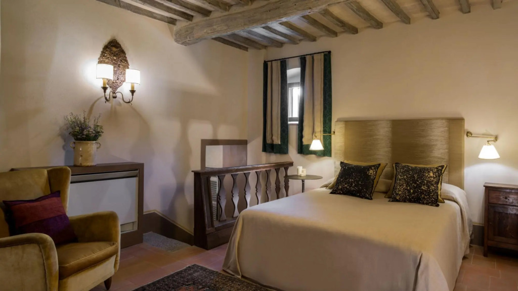 Sleeps: 12 (6 bedrooms, 6 bathrooms) 450 m2. Private garden and the pool (5x12 mts – 1,30mts depth),-VILLA LEOPOLDINA