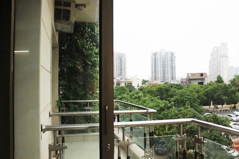 Oyo Premium Galleria Market Dlf 4